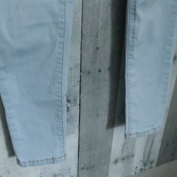 SO | Juniors' Light Blue Wash Skinny Jeggings - Picture 6 of 8